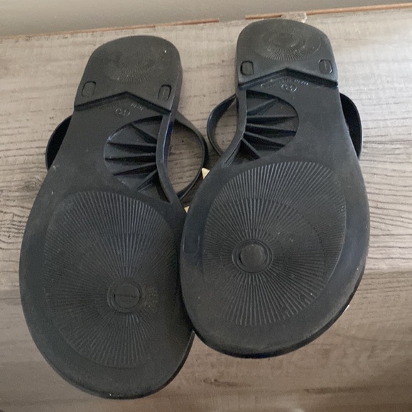 Ted Baker Size 10 jelly flip flop w/ bow black and cream - Picture 3 of 3